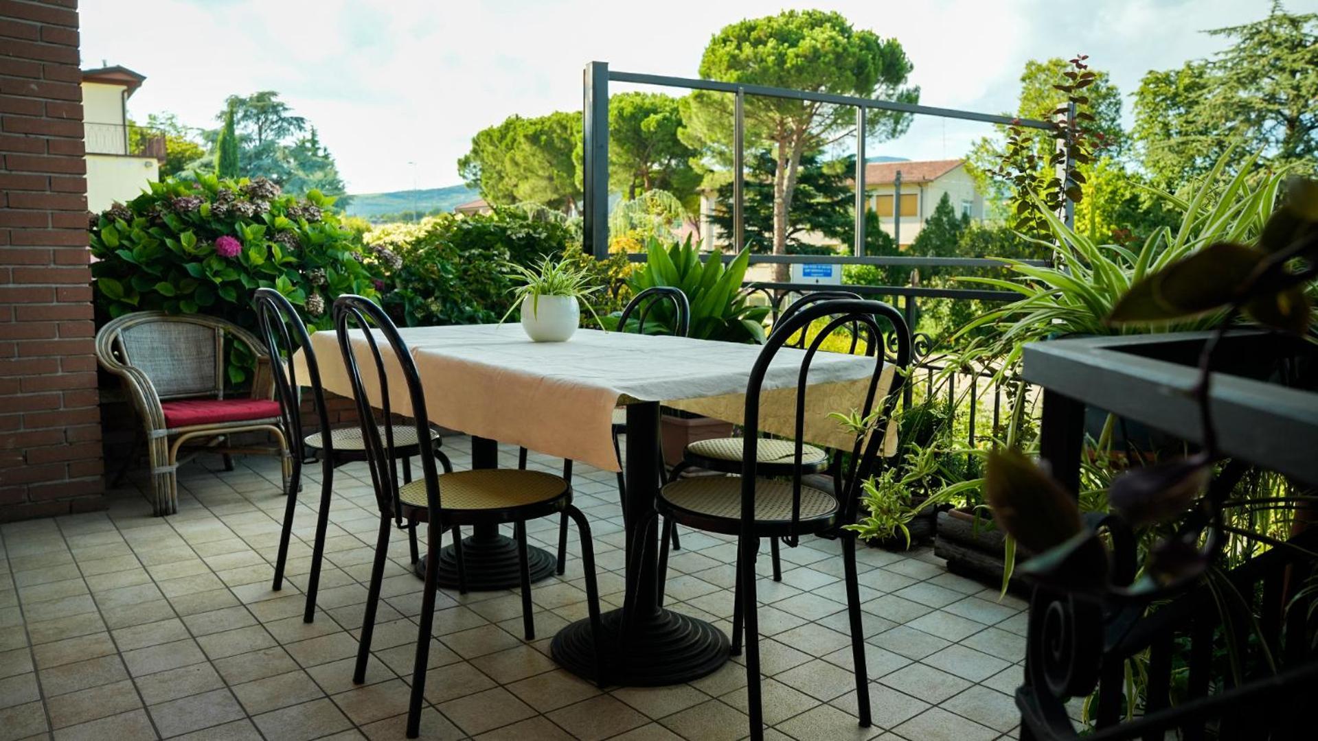 Florivana Boutique Hotel Ristorante San Pietro in Cariano Exterior photo